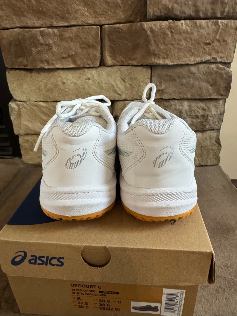 ASICS Upcourt 6 Women’s Volleyball shoes - size 8 - great condition! - Picture 4 of 6